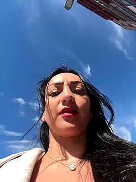 Ninabigtitied online show from 24, 9, 2025