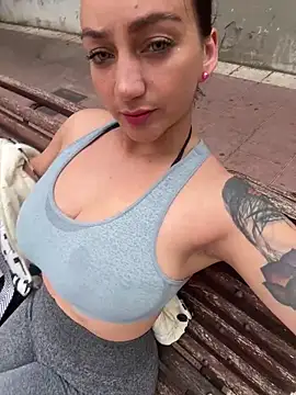 Ninabigtitied online show from 10, 9, 2025