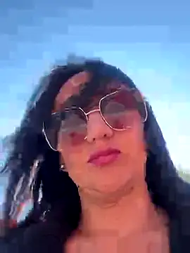 Ninabigtitied online show from 9, 10, 2025