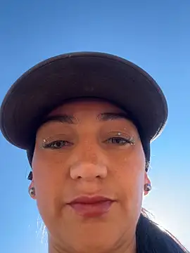 Ninabigtitied online show from 7, 10, 2025