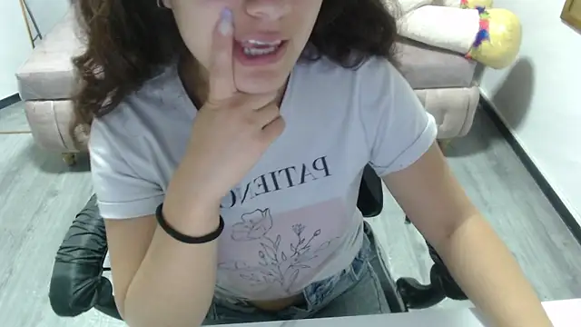 Velvet Moon V online show from 27, 10, 2025