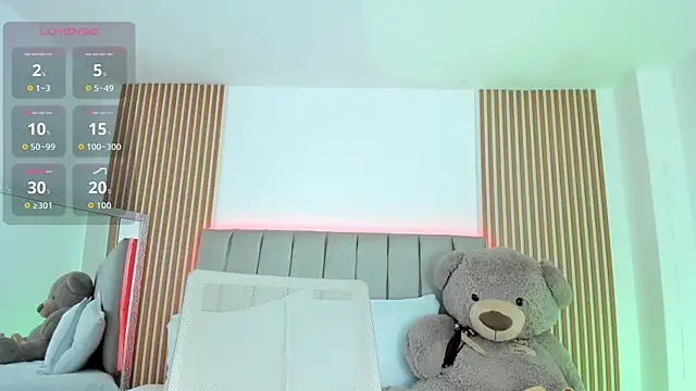 naishaa  online show from 4, 10, 2025