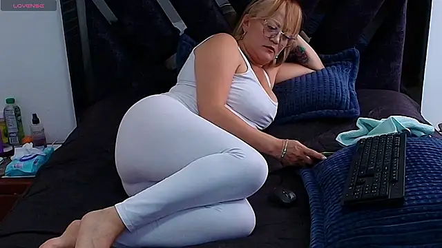 naomi diamond  online show from 16, 3, 2026