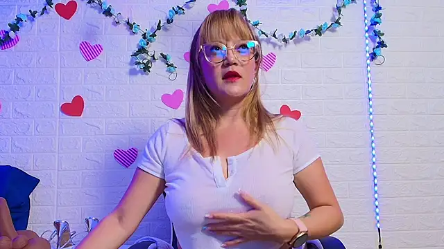 naomi diamond  online show from 18, 9, 2025