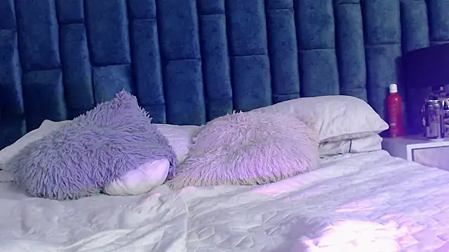 Emma Foxi online show from 6, 11, 2025