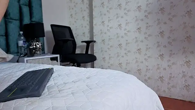 Emma Foxi online show from 18, 12, 2025