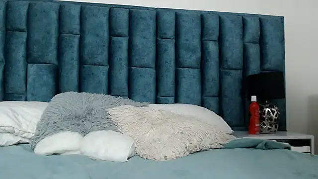 Emma Foxi online show from 25, 10, 2025