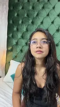 Snapshot of Lily_June chatting on 13, 5, 2026 Lily June online show from 13, 5, 2026
