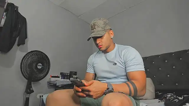 Snapshot of evan_hardy chatting on 31, 10, 2025 evan hardy online show from 31, 10, 2025