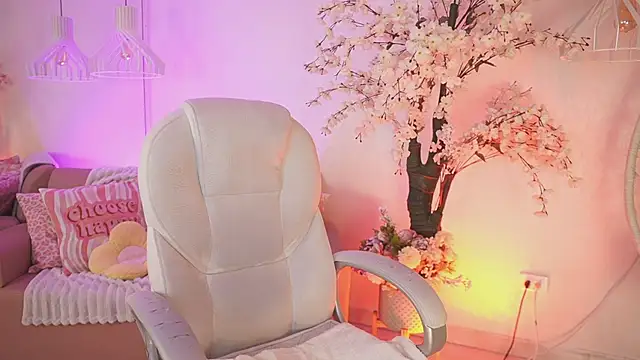 JadeSummerr online show from 8, 11, 2025