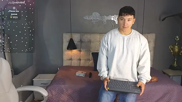 Horny nick18 online show from 29, 10, 2025