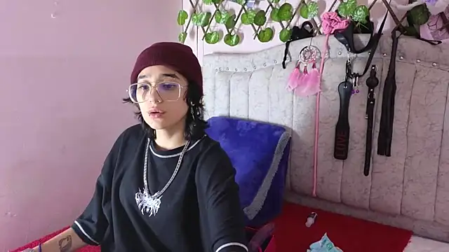 katalinathxandbritney1 online show from 22, 9, 2025