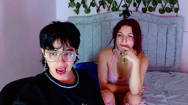 katalinathxandbritney1 online show from 15, 12, 2025