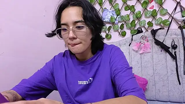 katalinathxandbritney1 online show from 24, 9, 2025