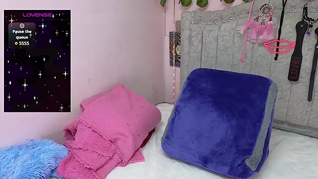 katalinathxandbritney1 online show from 19, 9, 2025