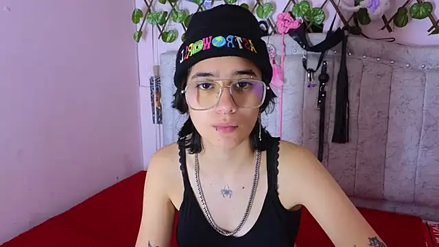 katalinathxandbritney1 online show from 22, 9, 2025