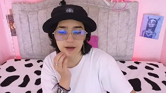 katalinathxandbritney1 online show from 15, 9, 2025