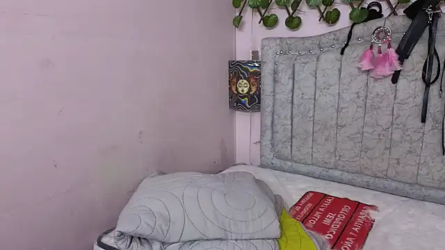 katalinathxandbritney1 online show from 1, 10, 2025