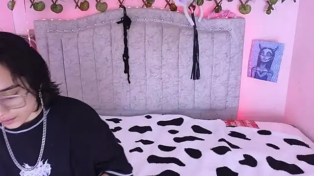 katalinathxandbritney1 online show from 13, 9, 2025