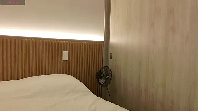 karinasantos  online show from 10, 9, 2025