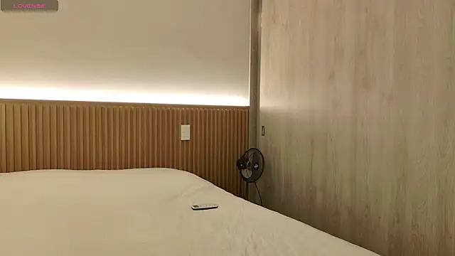 karinasantos  online show from 9, 9, 2025