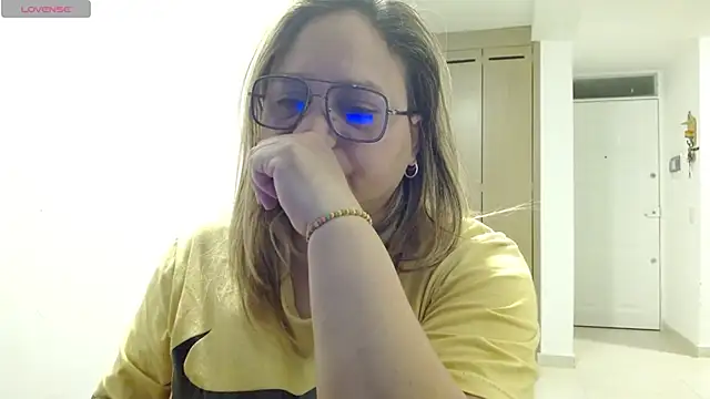 Snapshot of haashkyo chatting on 4, 6, 2026 haashkyo online show from 4, 6, 2026