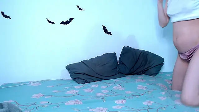 Snapshot of litle_owl chatting on 13, 11, 2025 litle owl online show from 13, 11, 2025