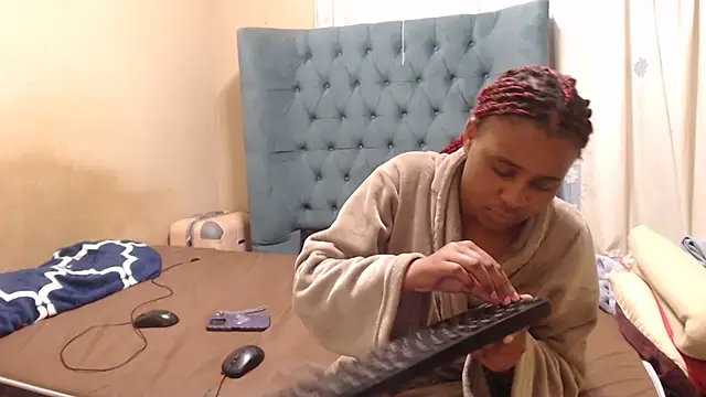 EbonyEssence online show from 7, 6, 2026