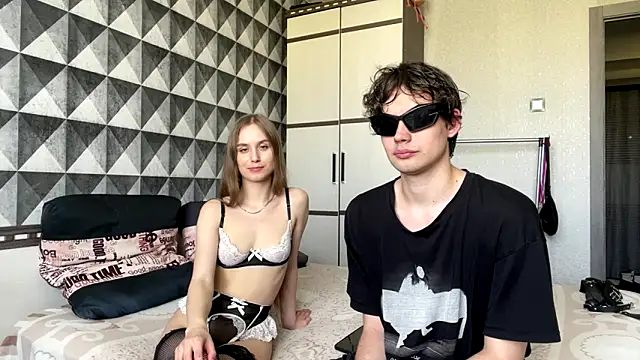 merycouple online show from 4, 3, 2026