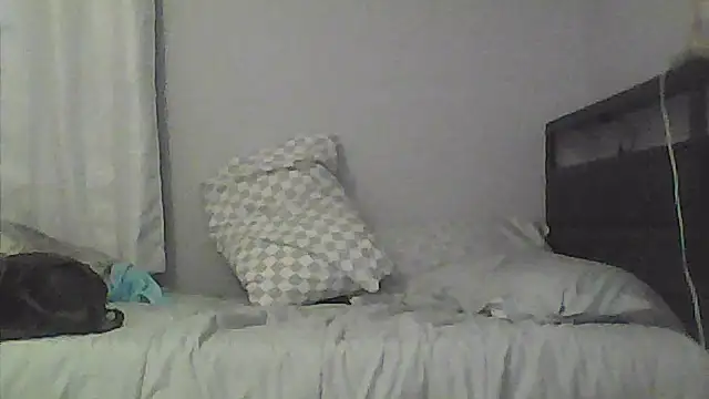 sarahkat86 online show from 13, 4, 2026