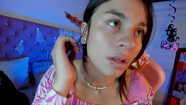 Jade rey  online show from 17, 10, 2025