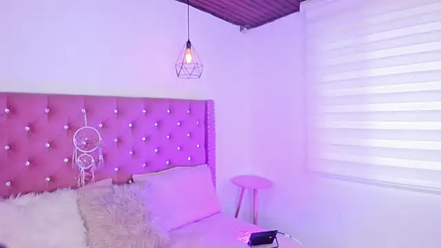 Jade rey  online show from 15, 9, 2025