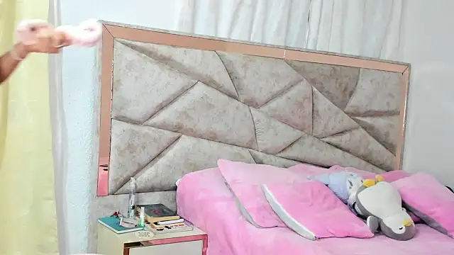 kendal hot01 online show from 29, 9, 2025