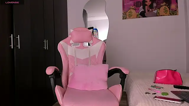 kendal hot01 online show from 9, 4, 2026