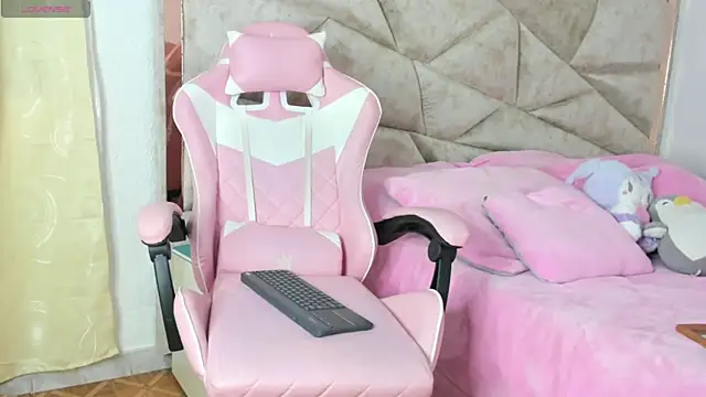 kendal hot01 online show from 1, 10, 2025