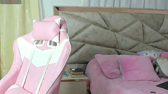 kendal hot01 online show from 30, 10, 2025