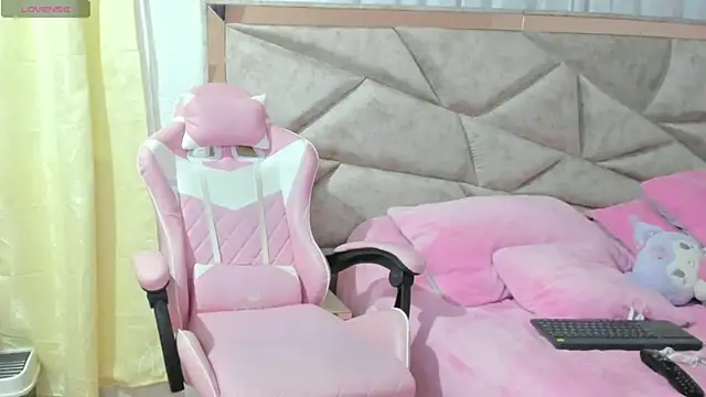 kendal hot01 online show from 1, 11, 2025