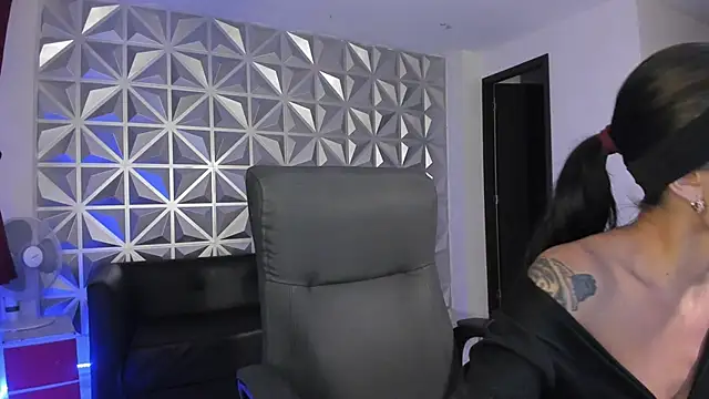 hellen tease online show from 20, 9, 2025