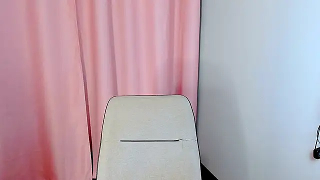 yoi mika online show from 4, 10, 2025