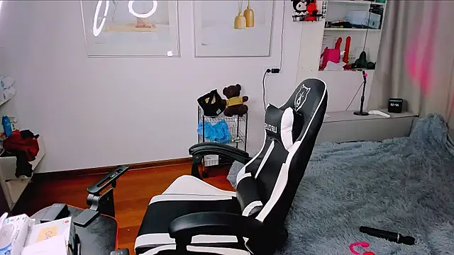 yoi mika online show from 19, 12, 2025