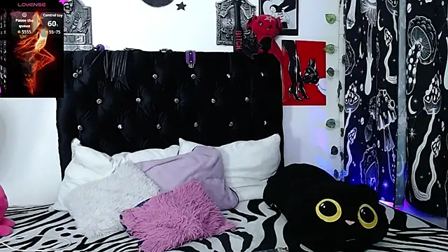 mayaREDdoll online show from 14, 5, 2026
