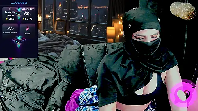 SultanaLayla online show from 6, 11, 2025