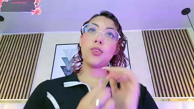 Olivejoness online show from 5, 10, 2025