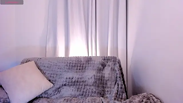 sarah saenz  online show from 18, 4, 2026