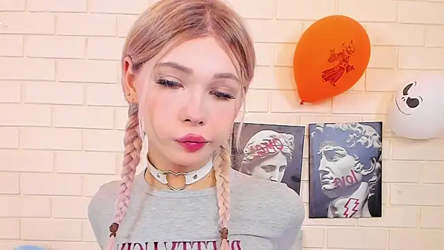 Blondy Fina online show from 9, 11, 2025