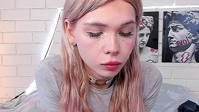 Blondy Fina online show from 10, 9, 2025