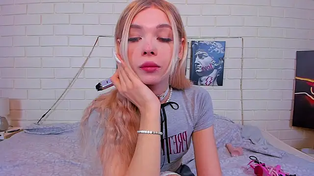 Blondy Fina online show from 5, 10, 2025