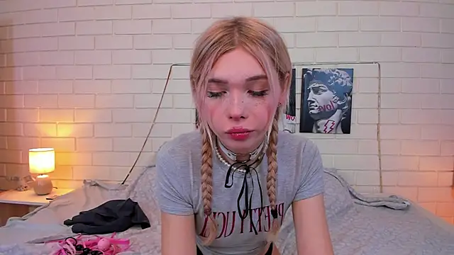 Blondy Fina online show from 22, 9, 2025