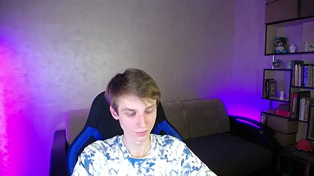 yes cute boy  online show from 17, 10, 2025