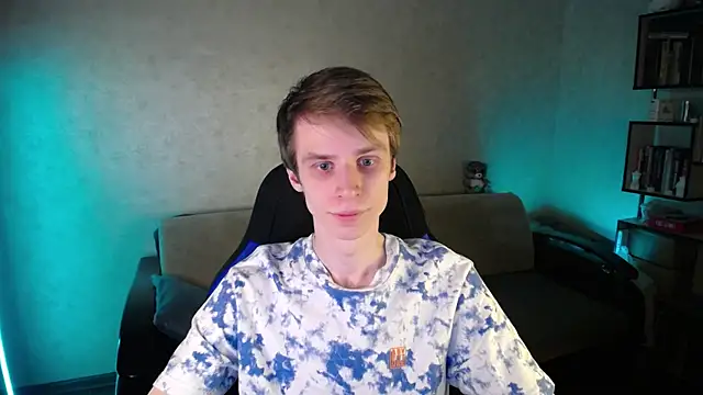 yes cute boy  online show from 4, 4, 2026